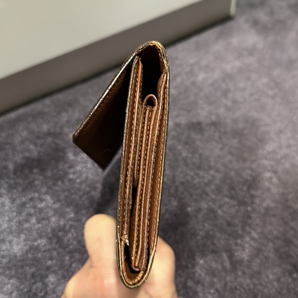 Luis Vuitton wallet. - Picture 4 of 17